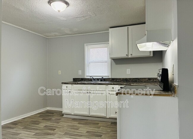 Photo - 111 W Robinson St