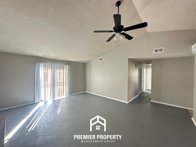 Photo - 4354 Clarke Rd