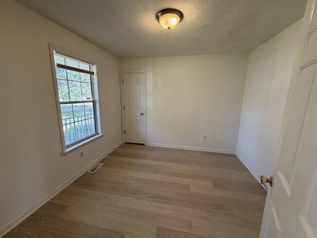 Photo - 304 Clearlake Ct