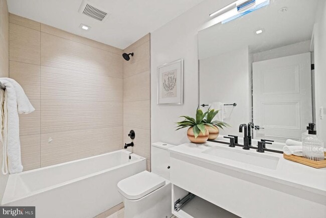 Photo - 1525 P St NW Unit 1