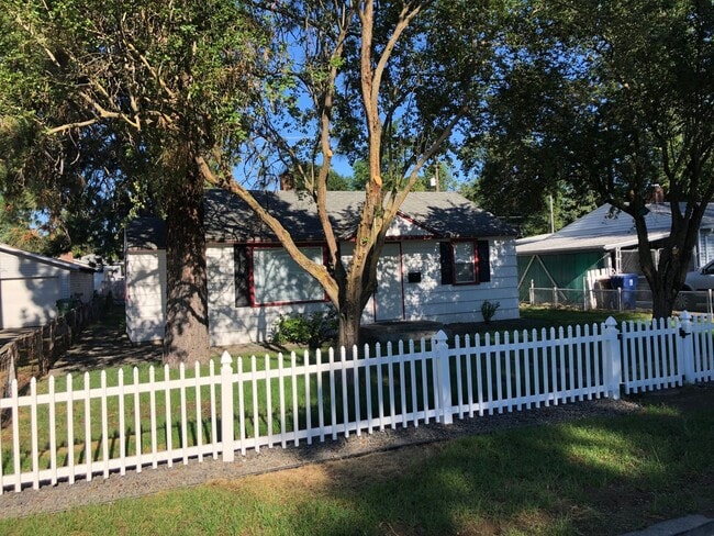 Photo - Clean & cozy 2 bedroom 1 bath Rancher comi...