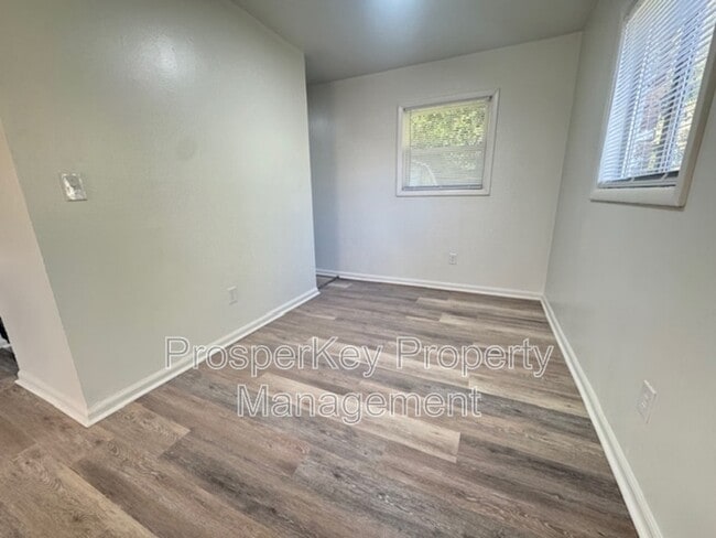 Photo - 4794 Gardiner Dr