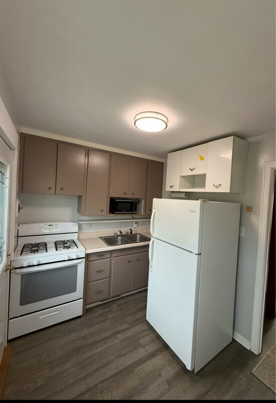 Photo - 817 E Water St