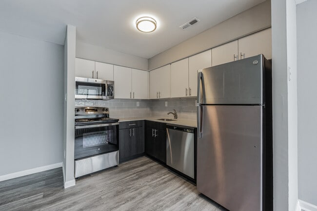 Kitchen - The Crossings at Neshaminy Apartments