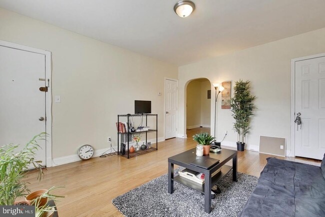 Building Photo - 4009 8th St NE Unit 2