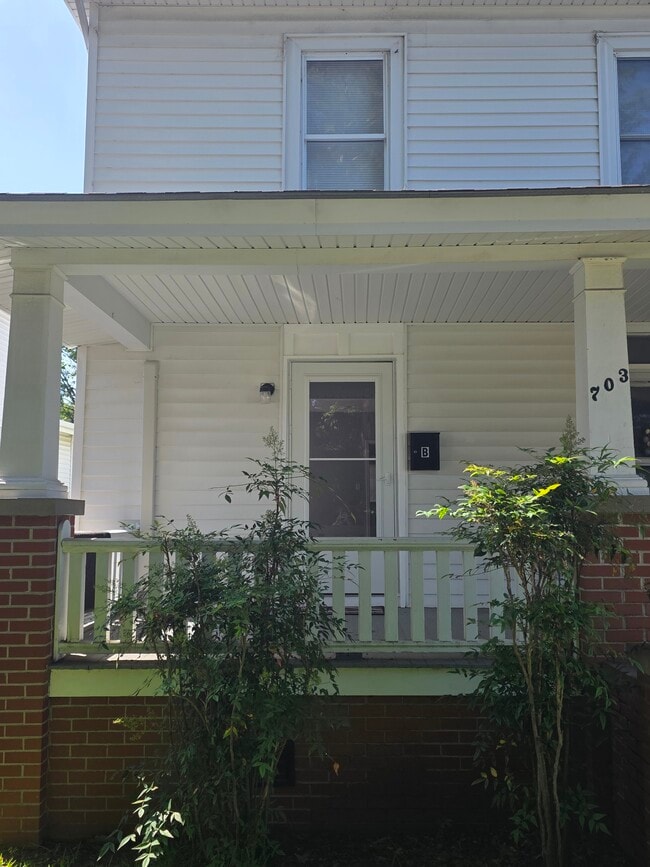 IMG_3747 - 703 1st St Unidad B