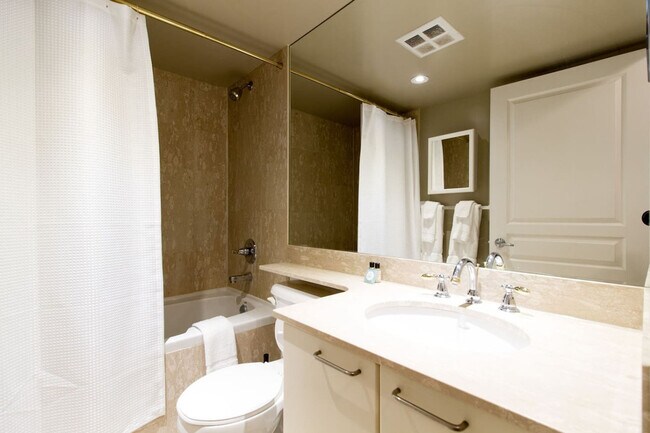 Photo - 1104-140 Simcoe St Unit ID1222987P