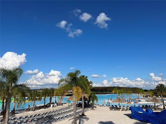 Photo - 31893 Blue Passing Loop