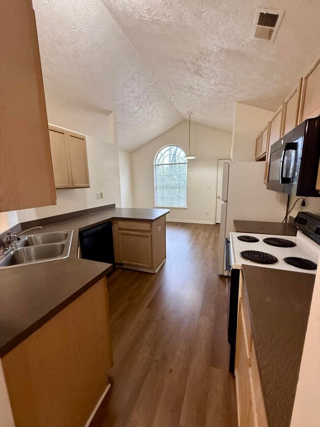 Photo - 781 Nickwood Trail