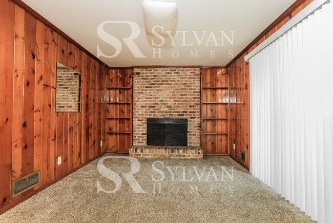 Photo - Lease today! No extra charge for contentme...