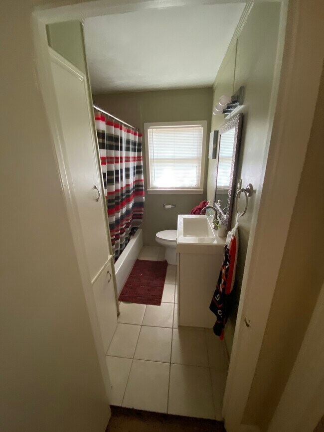 Photo - 318 Moore St