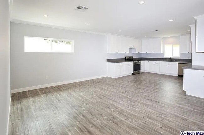 Photo - 7435 Collett Ave