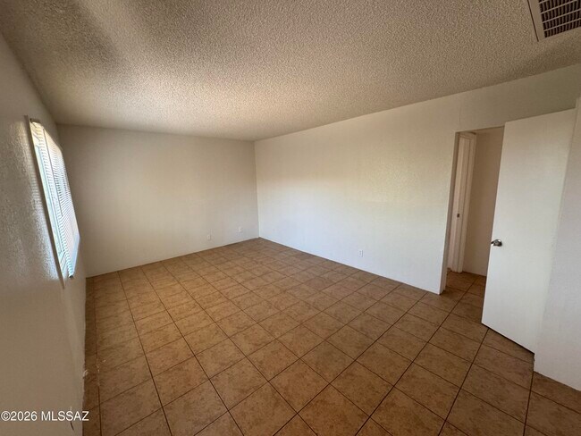 Photo - 3313 E Blacklidge Dr