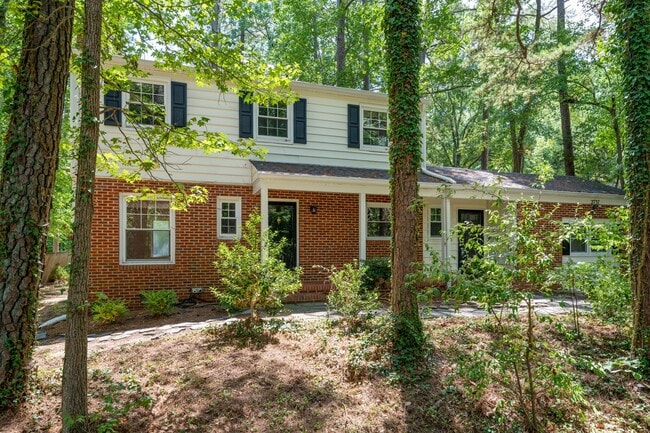 Building Photo - Spacious 4 Bedroom & 3.5 Bath Home in Duke Forest!