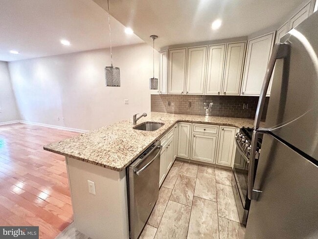 Photo - 1269 N Dover St