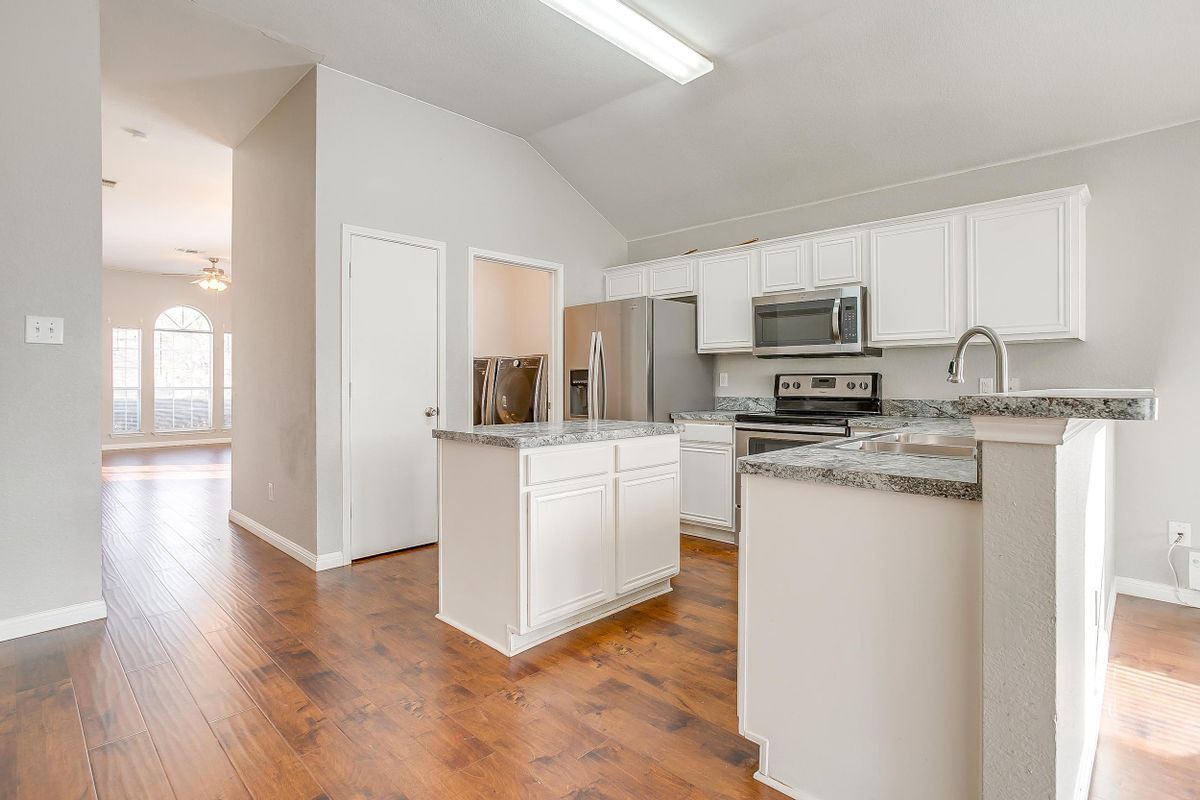 Photo - 927 Simon Dr