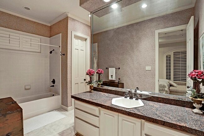 Building Photo - 11101 S Country Squire