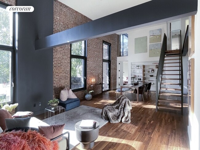 Building Photo - 533 Leonard St