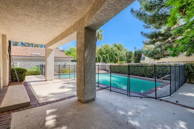 Photo - 38 Hummingbird Ln