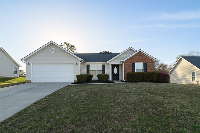 Building Photo - (Coming Soon) Charming 3 Bedroom Ranch in ...