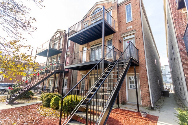 Building Photo - 7254 S Bennett Ave Unit 1