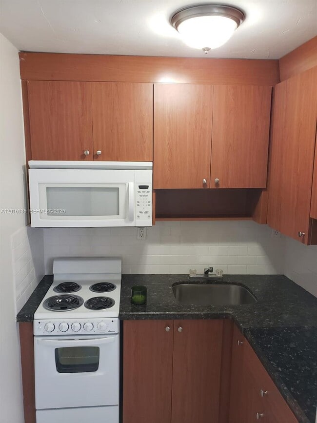 Building Photo - 554 NE 68th St Unit 4