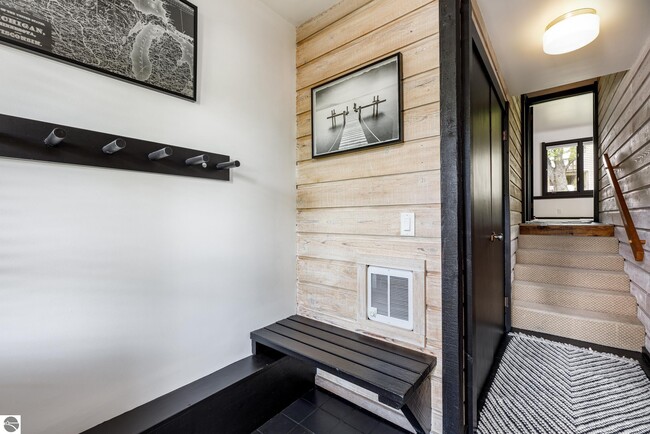 Photo - 5000 Town House Rd