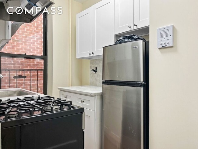 Building Photo - 270 E 78th St Rental