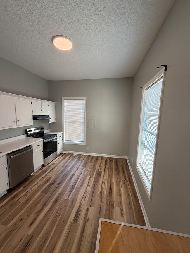 Photo - 2 bedroom, new floors, walkable! Unidad 520-C