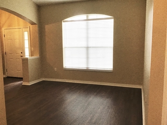 Photo - 558 Hatcher St SE