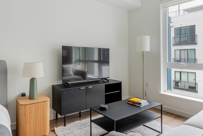 Photo - 238 13th St Unidad FL7-ID2014