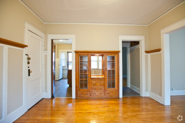 Building Photo - 1704 E Locust St Rental