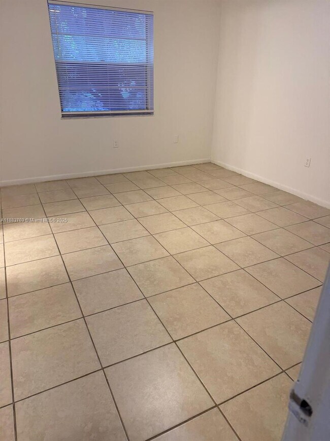 Photo - 2401 Van Buren St Unidad Apt 23