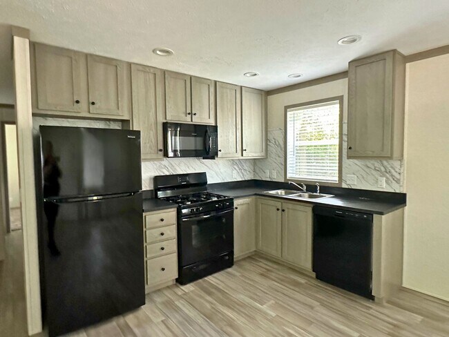 Photo - 1056 Colonial Trail