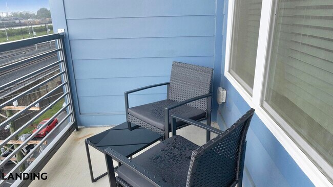 Photo - 2120 N Brevard St Unidad 502