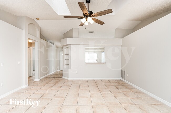 Photo - 213 Autumn Ridge Rd