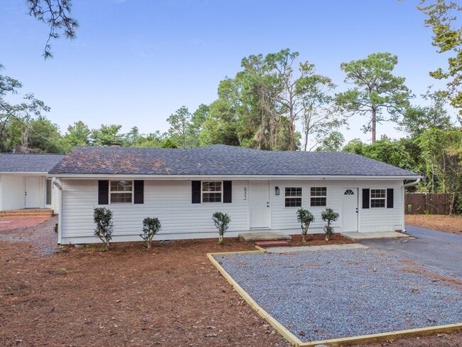 Photo - 852 N May St