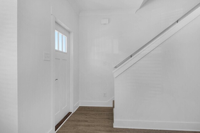 Photo - 112 Date Palm Ln