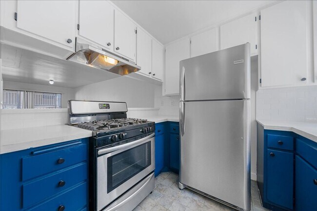 Photo - 448 W Windsor Rd Unit 05