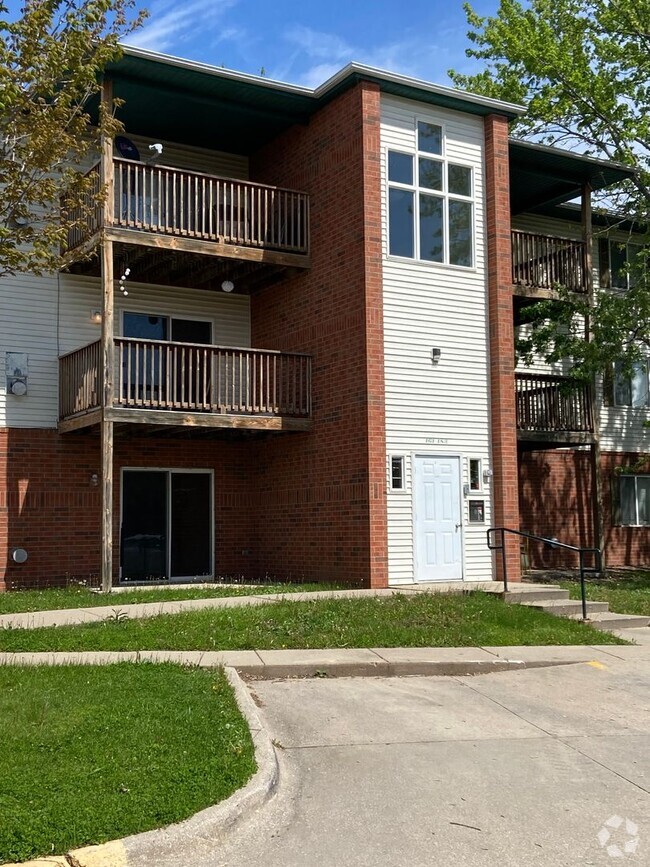 Building Photo - East side 2 bedroom Condo in Iowa City. Ga...