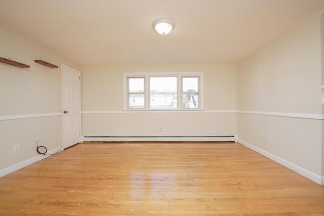 Photo - 142 Maple Ave Unit 2