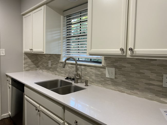 Photo - 6408 Belair Dr