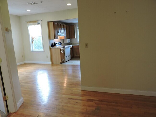 Photo - 454 Green St Unit 9