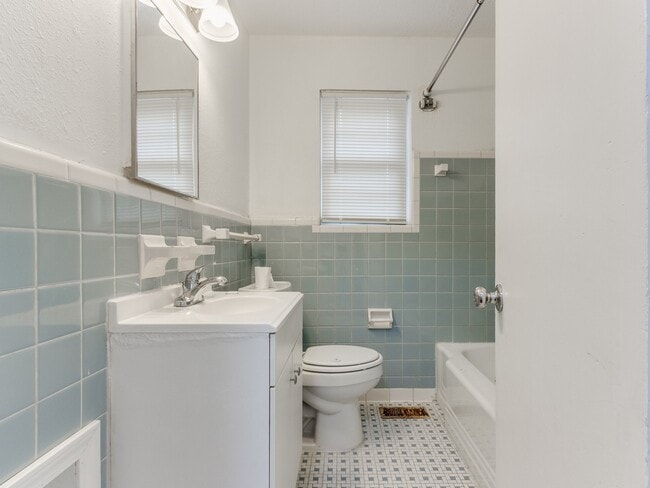 Photo - 1404 NE 38th St