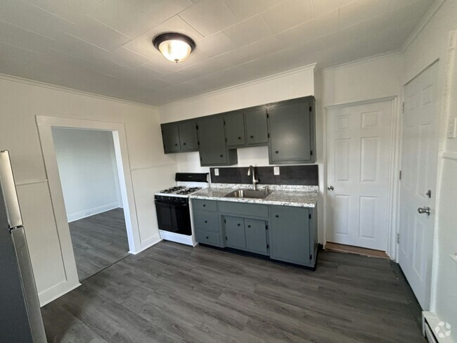 Building Photo - 312 Maple St Unit 4 -2nd FL R Rental