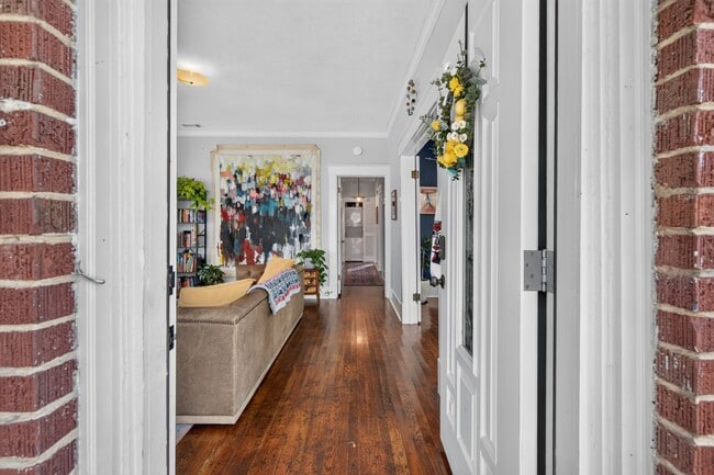 Photo - 305 E 54th St