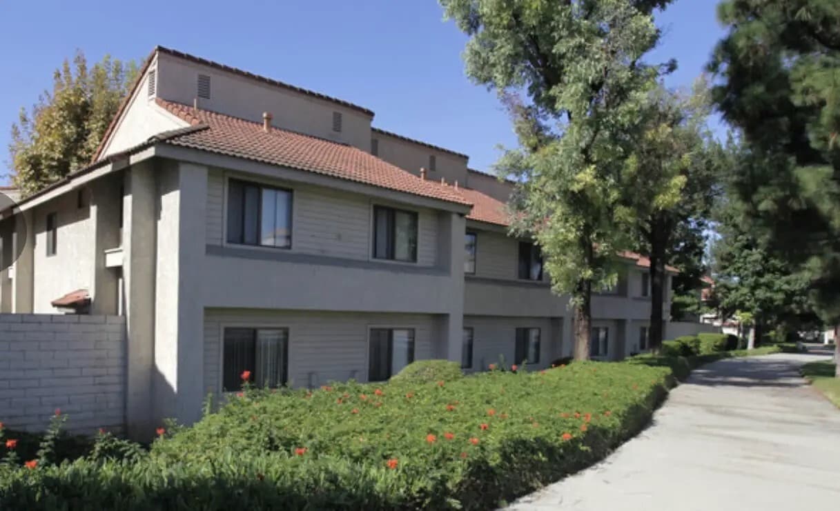 Photo - 1050 E Imperial Hwy