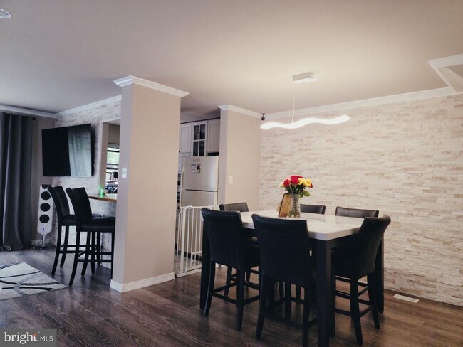 Photo - 9364 Neil Rd