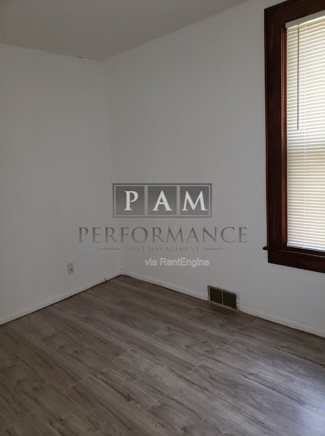 Photo - 3770 E Holmes Ave