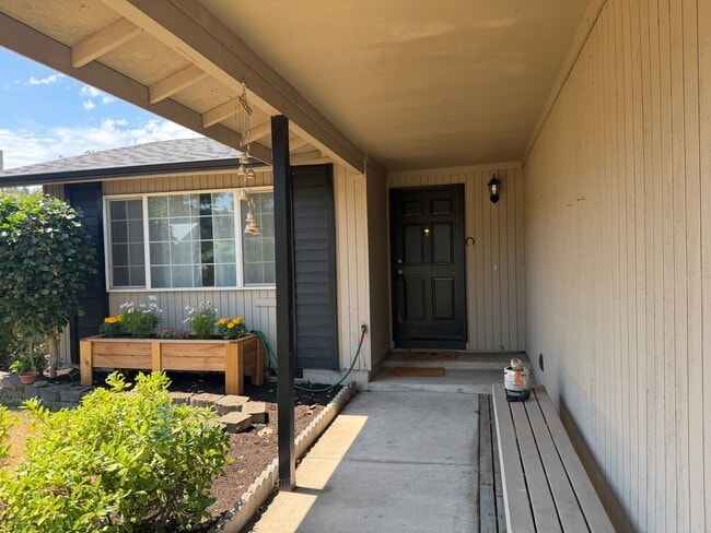 Photo - Updated 3-bedroom, 2-bathroom house in desirable Thurston neighborhood!